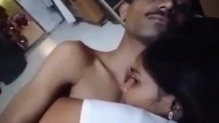 Buka Baju Bhabhi, Mainin Tubuh, Langsung Ngentot Sampai Puas.