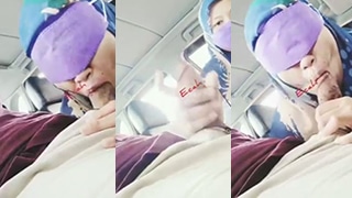 Gadis Berjilbab Biru Main Di Dalam Mobil