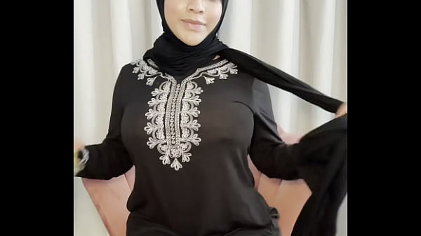 Ngentot Sambil Puasa, Si Arab Nakal Yasmina Khan Mainin Kontol Karetnya.