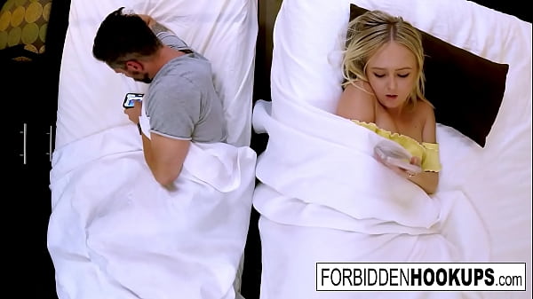 Cewek Seksi Main Seru Sama Kakak Tiri Di Kamar, Nggak Ada Yang Tahu!