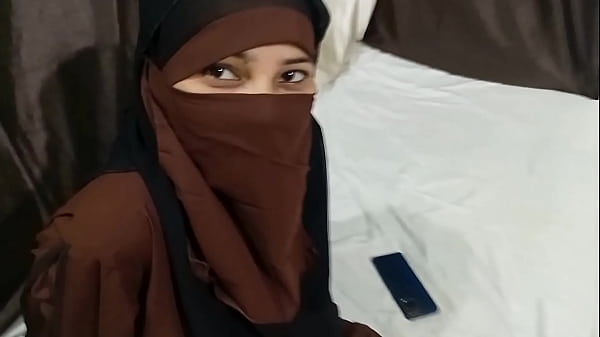 Hijab Terangkat Di Ranjang, Kakak Tiri Muslim Panas Digarap Habis-habisan Sama Adik Tiri Sendiri.