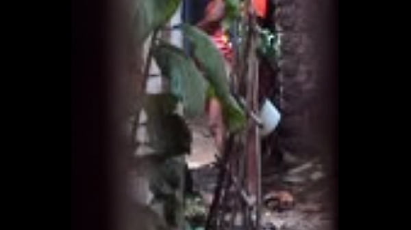 Desi Cewek Ngocok Berdiri Sambil Ngepisin 1.avi