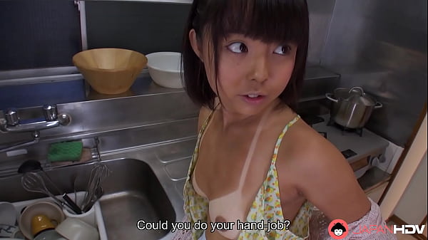Istri Rumah Tangga Jepang Yang Kecokelatan, Tomoyo Isumi, Melakukan Oral Seks Tanpa Sensor.
