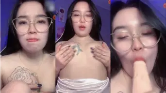 Host Kacamata Mesum, Ngiler Pengen Ngejilat Kontolmu Sampe Basah.