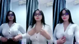 Julia Lea Baju Ketat Nyolot Banget, Bikin Tegang Ngeliatnya.
