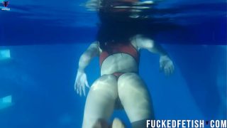 Helen Star Pakai Baju Renang Seksi Di Kolam Malam, Napasnya Bikin Greget.