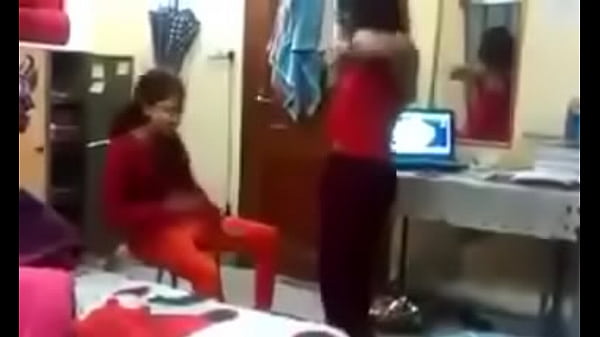 Lucah Di Hostel, Bahasa Hindi Bikin Ngilu