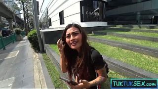 Montok Mungil Ala Thailand, Ibu-ibu Seksi Ngewe Liar Sama Bule Gede