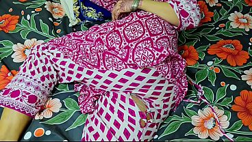 Ibu Tiri Celananya Sobek, Lalu Anak Tiri Ngewe Memeknya Sampai Pantatnya Mulus Kelihatan.