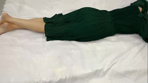 Saat Malam, Adik Tiri 18 Tahunku Sendirian Di Kamar, Aku Masuk Dan Memuaskan Nafsu Di Tubuhnya.