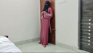 Nggak Kuat Nahan, Si Hijab Polos Pertama Kali Digebukin Brutal Sama Pacar, Malu-malu Tapi Ngacir Nikmat.