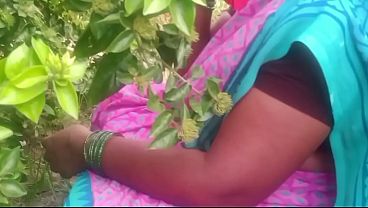 Bhabhi India Di Desa, Ngentot Di Luar Rumah Bikin Basah Kuyup