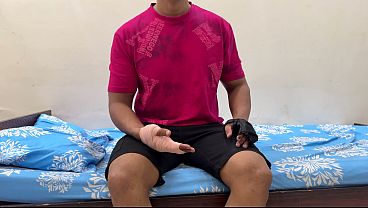 Ibu Tiri Bantu Anak Tiri Yang Luka Mandi, Lalu Goda Dia. Akhirnya Berujung Ngocok Kontolnya, Sebelum Digenjot Keras.