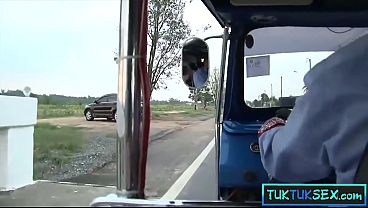 Ibu-ibu Thailand Amatir Di Jalan, Digaruk Dan Dibawa Tamasya Nafsu.