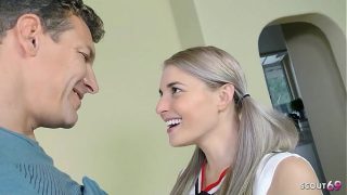 Blonde Kecil Fleksibel, Toket Kecil, Cewek Cheerleader Ngomong Dulu Sama Bapak Tiri Sebelum Disetubuhi Keras Dan Disemprot Muka Penuh.