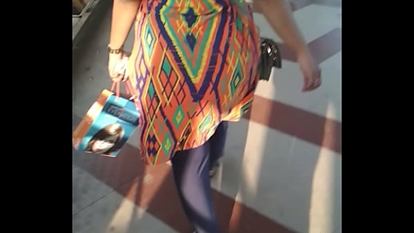 Goyangan Pantat Montok Tante India Bikin Makin Tegang