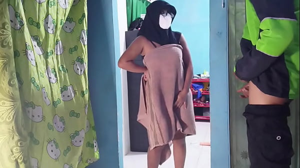 Kepergok Tukang Ojol Pas Lagi Mainin Kontol Sendiri