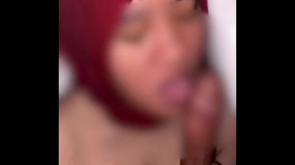 Bokep Indo Ngentot Memek Sempit Kontol Gede, Jilbab Merah Basah Kena Muncrat