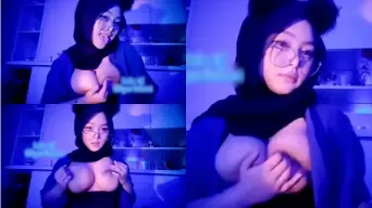 Abg Hijab Tobrut Kuping Kucing, Siap Digoyang Sambil Meremas-remas.