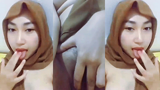 Abg Jilbab Cantik Banget Pamerin Colmek, Memeknya Sempit Banget Bikin Ngilu