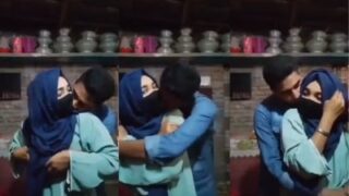 Cewek Di Karachi, Kakaknya Remes-remes Tetek Di Belakang Orang Tua.