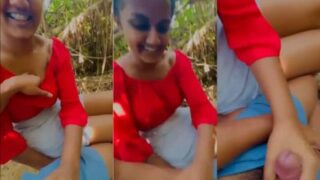 Cewek Seksi Ngocok Kekasihnya Di Tempat Terbuka, Bikin Makin Liar.