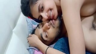 Video Mesum Cewek India Ngentot Sama Pacar Bejatnya Di Kamar Hotel.