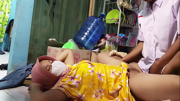 Mau Berangkat Sekolah, Malah Digodain Ibu Tiri Buat Ngentot Dulu