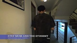 Ibu Tiri Lagi Ngajarin Muridnya, Sampe Basah Kuyup.