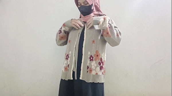 Gadis Berjilbab Main Timun Sampai Keluar.