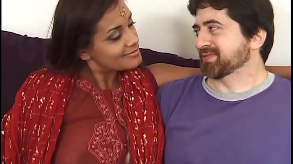 Bini Orang, Shriya Aunty, Lagi Digarap Sama Adik Tiri Dan Temennya – Suara Hindi Jelas Banget