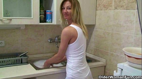 Ibu Buat Video Colmek Sendiri Di Rumah, Bikin Makin Pengen Lihat.