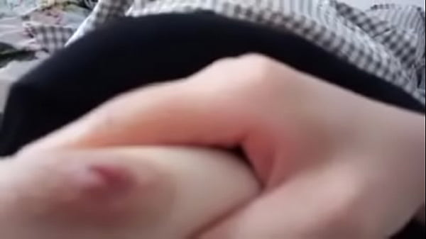 Cewek China Jepret Selfie Sambil Merangsang.