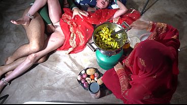 Ibu Tiri Desi India Lagi Ngentot Di Dapur Sambil Ngomong Kotor Bahasa Hindi, Bikin Makin Panas.