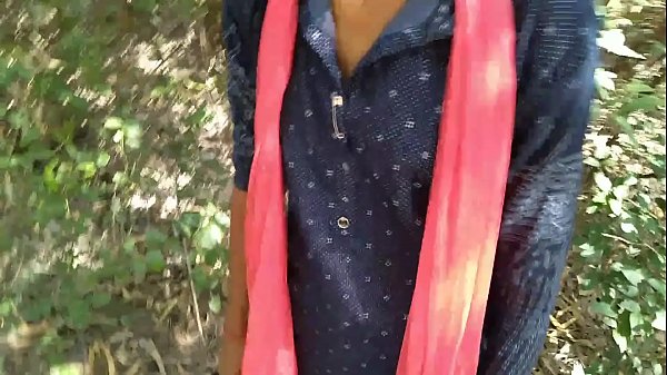 Desi Di Luar, Ngentot Pacar Sambil Doggy Style Ala Binatang, Keras Abis.