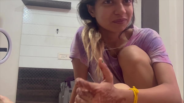 Desi Cewek Ngerasain Jari Kakak Tiri Masuk Ke Lubang Pantatnya