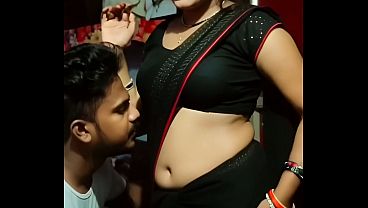 Desi Bhabhi Saree Navel Basah Kena Jilat