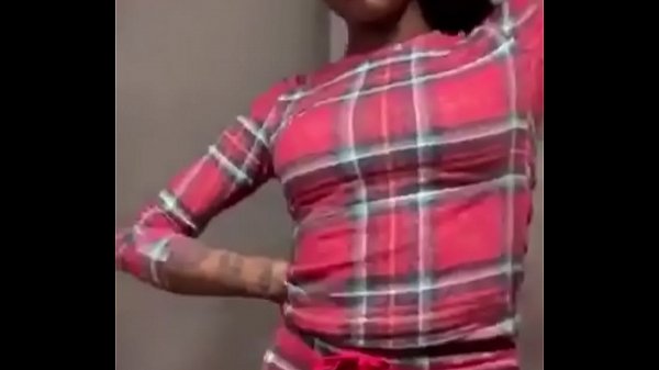 Tante Asian Doll Goyangin Pantat Montoknya Di Live Instagram Sambil Nyanyi Lagu Baru, Bibirnya Gerak-gerak Bikin Greget.