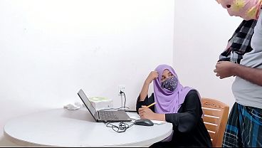 Bankir Hijab Montok Digocoh Petani Kampung Desa, Desi Chudai Panas