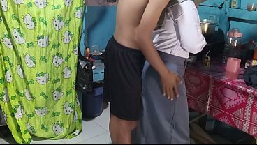 Ngentot Adik Ipar Di Dapur, Pas Mau Berangkat Sekolah Malah Makin Greget
