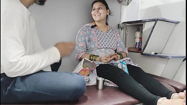 Ibu Tiri Ngentot Di Kereta Dari Kashmir Sampai Kanyakumari, Bikin Basah Sepanjang Jalan.