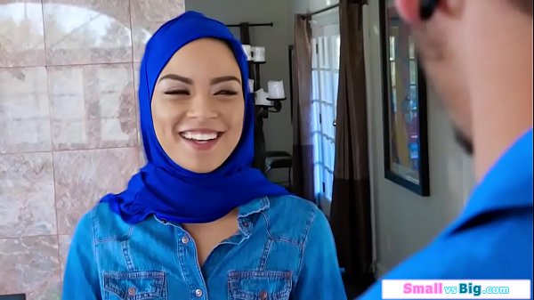 Gadis Arab Kecil Mungil Digenjot Dua Pria Besar