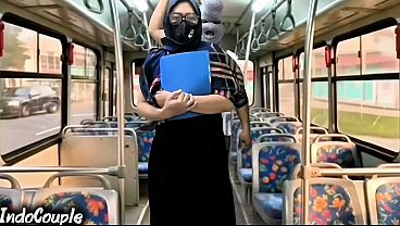 Istri Muslim Pulang Kampus Sendirian Di Bis, Langsung Digarap Orang Asing Tanpa Lepas Hijabnya