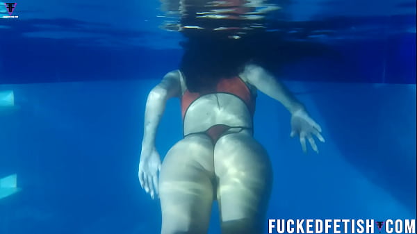 Helen Star, Topeng Selam Bikin Basah Di Kolam, Siap-siap Ngebor Ombak.