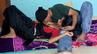 Tetangga Baru, Memuaskan Dahaga Memek Bini Desi Yang Gatal.