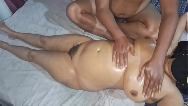 Desi Indian Bhabhi Bugil Dijilat Sampai Muncrat Pas Di Pijat