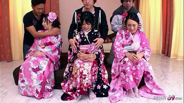 Pesta Ngewe Jepang Langka: Tiga Abg Jav Imut Dengan Bulu Kemaluan Lebat