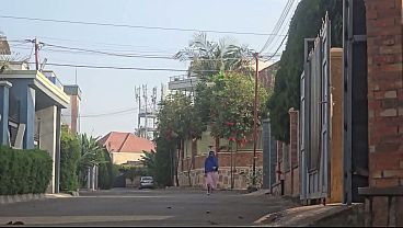 Mampus, Seorang Ibu Arab Colmek Di Pinggir Jalan Depan Rumah, Bikin Lihat Langsung Tegang.