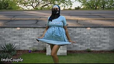 Mahasiswi Hijab Jogging Di Tempat Umum, Mulutnya Diganjar Duit Buat Kerjaan Kotor.