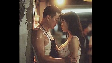 80年代的中国小妞在菜市场骚撩，扭腰摆臀挑逗男人